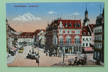 Ansichtskarte AK Saarbrücken 1910-1930 Marktplatz Straßenbahn Geschäfte Marktstände Kaffee Architektur Ortsansicht Saarland